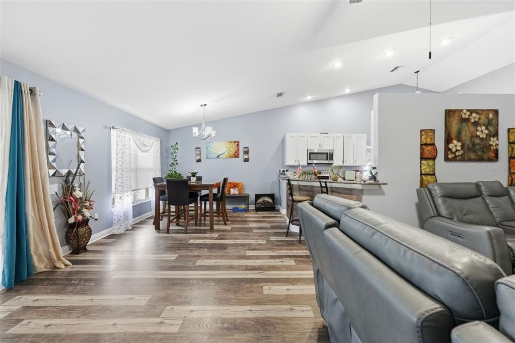 На продажу: $339,900 (3 спален, 2 ванн, 1505 Квадратных фут)