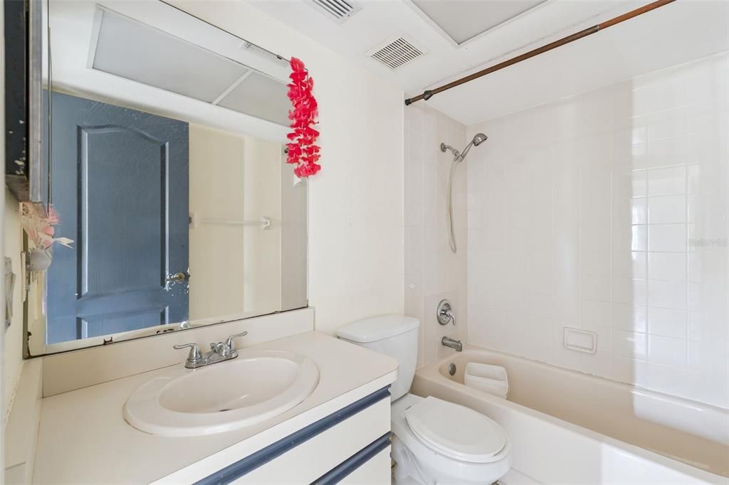 For Sale: $150,000 (2 beds, 2 baths, 1083 Square Feet)