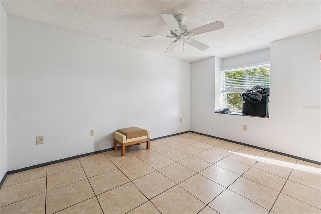 For Sale: $150,000 (2 beds, 2 baths, 1083 Square Feet)