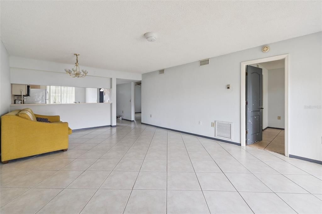 For Sale: $150,000 (2 beds, 2 baths, 1083 Square Feet)