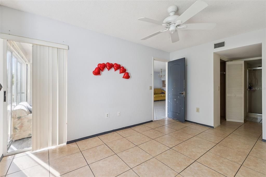 For Sale: $150,000 (2 beds, 2 baths, 1083 Square Feet)