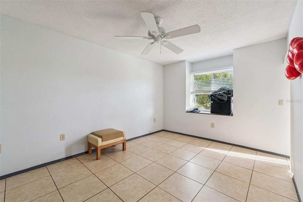 For Sale: $150,000 (2 beds, 2 baths, 1083 Square Feet)