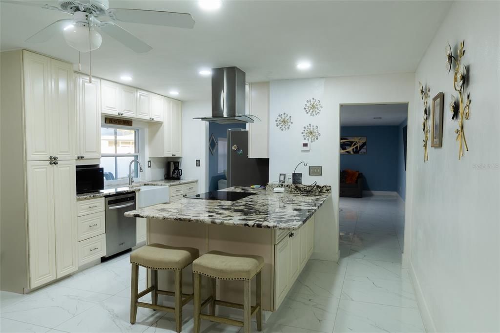 En Venta: $535,000 (4 camas, 2 baños, 1970 Pies cuadrados)