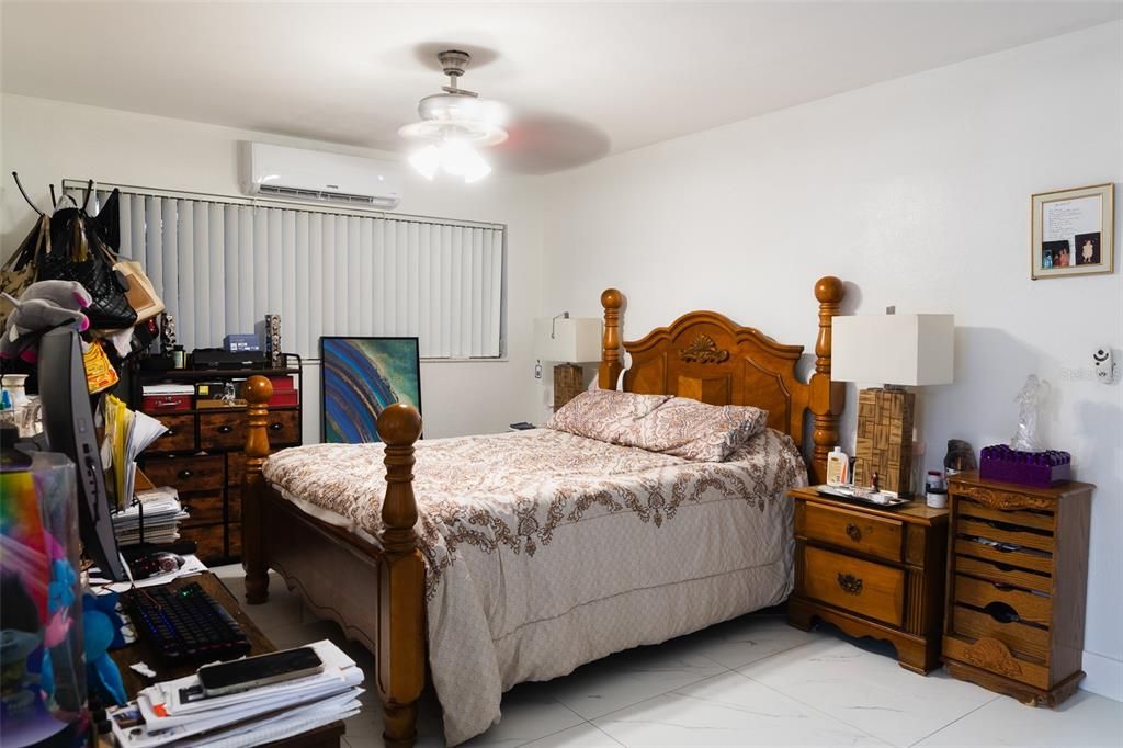 En Venta: $535,000 (4 camas, 2 baños, 1970 Pies cuadrados)