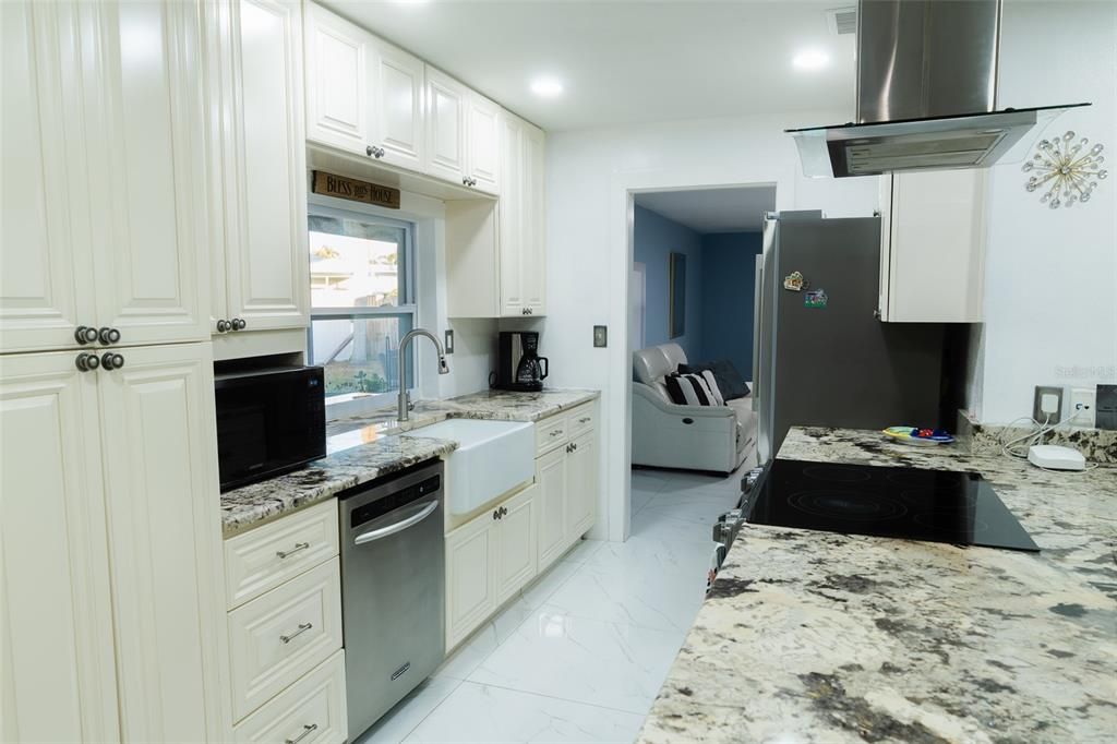 En Venta: $535,000 (4 camas, 2 baños, 1970 Pies cuadrados)