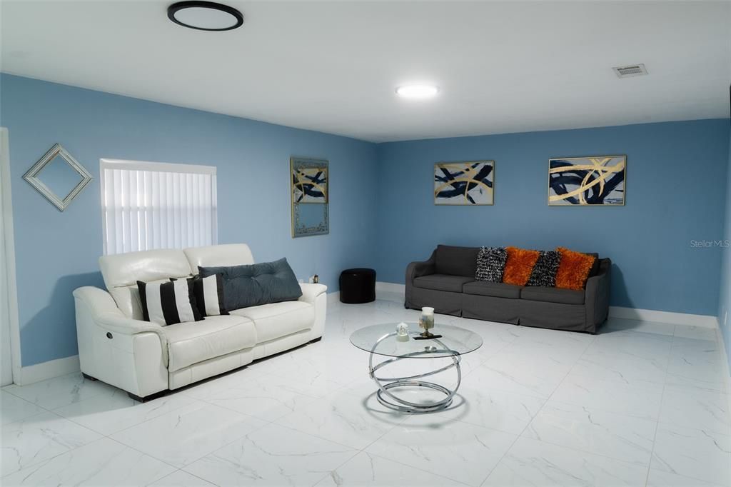 En Venta: $535,000 (4 camas, 2 baños, 1970 Pies cuadrados)