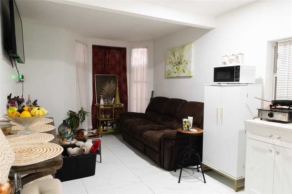 En Venta: $535,000 (4 camas, 2 baños, 1970 Pies cuadrados)