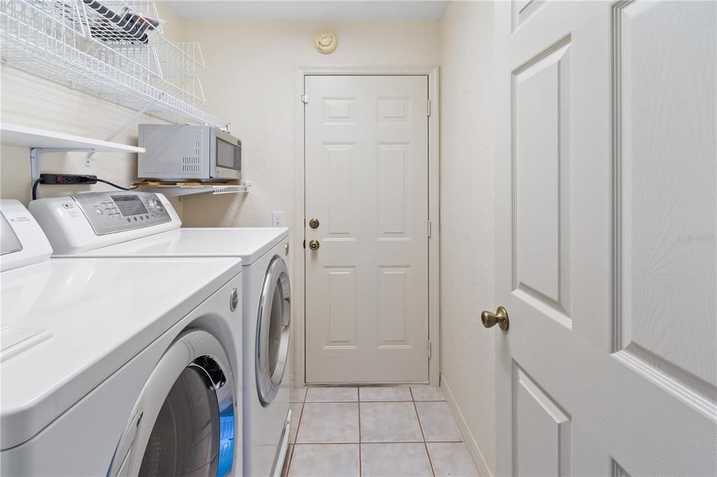 Под контрактом: $299,900 (3 спален, 2 ванн, 1537 Квадратных фут)