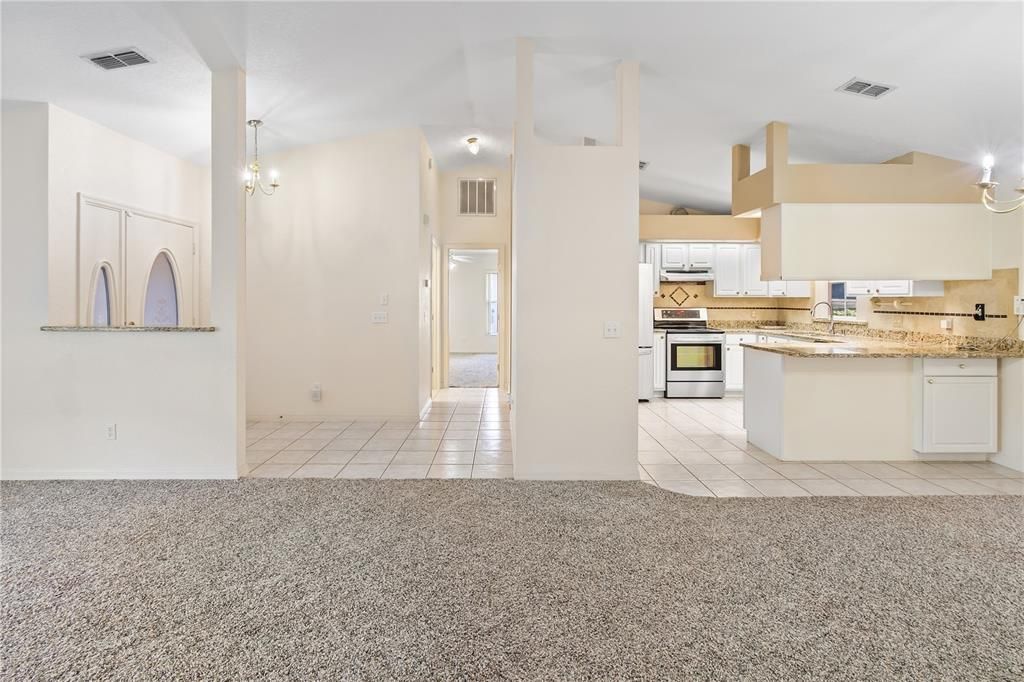 Под контрактом: $299,900 (3 спален, 2 ванн, 1537 Квадратных фут)