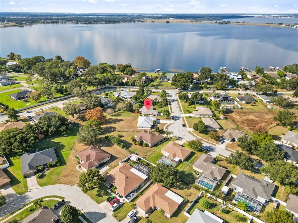 Под контрактом: $299,900 (3 спален, 2 ванн, 1537 Квадратных фут)