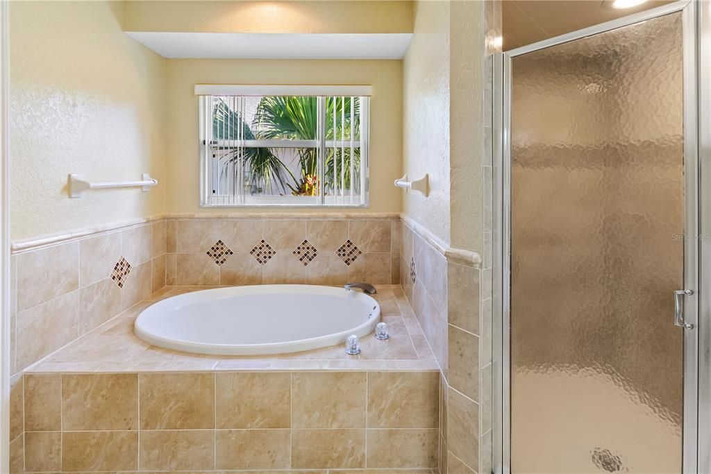 Под контрактом: $299,900 (3 спален, 2 ванн, 1537 Квадратных фут)