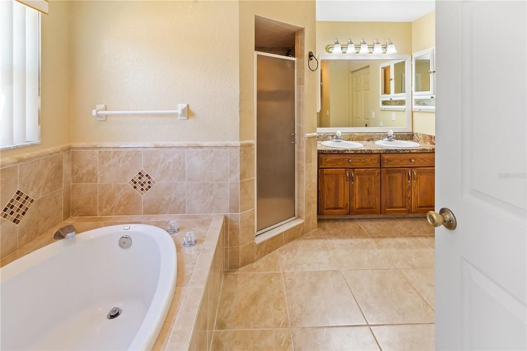 Под контрактом: $299,900 (3 спален, 2 ванн, 1537 Квадратных фут)