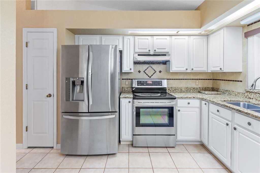 Под контрактом: $299,900 (3 спален, 2 ванн, 1537 Квадратных фут)