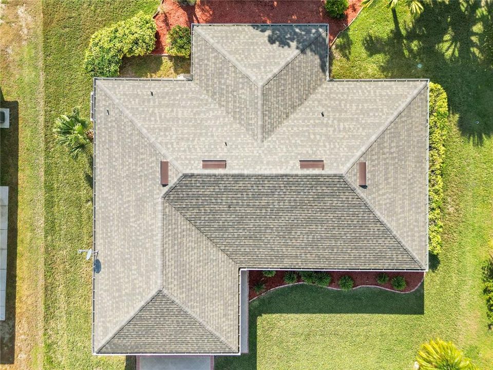 Под контрактом: $299,900 (3 спален, 2 ванн, 1537 Квадратных фут)