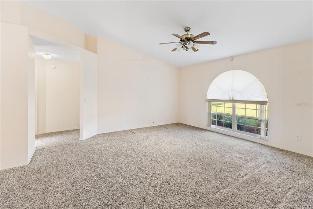 Под контрактом: $299,900 (3 спален, 2 ванн, 1537 Квадратных фут)