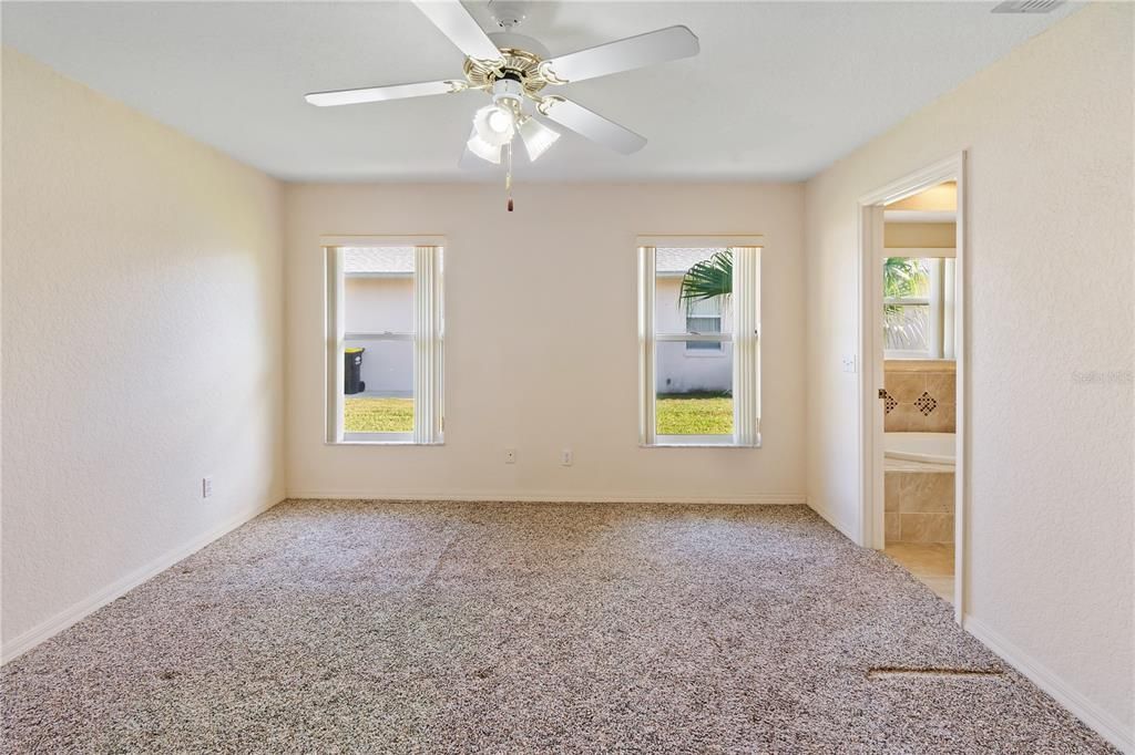 Под контрактом: $299,900 (3 спален, 2 ванн, 1537 Квадратных фут)