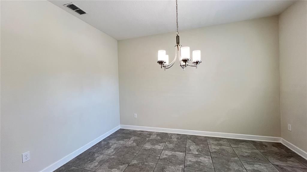 For Rent: $3,100 (4 beds, 3 baths, 2573 Square Feet)