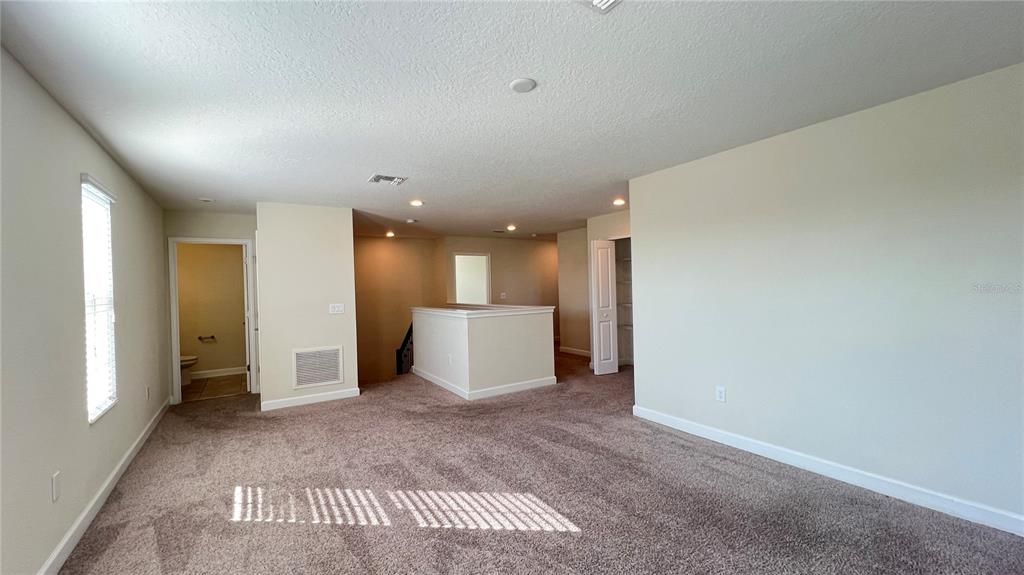 For Rent: $3,100 (4 beds, 3 baths, 2573 Square Feet)