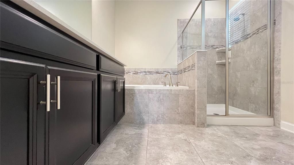 For Rent: $3,100 (4 beds, 3 baths, 2573 Square Feet)