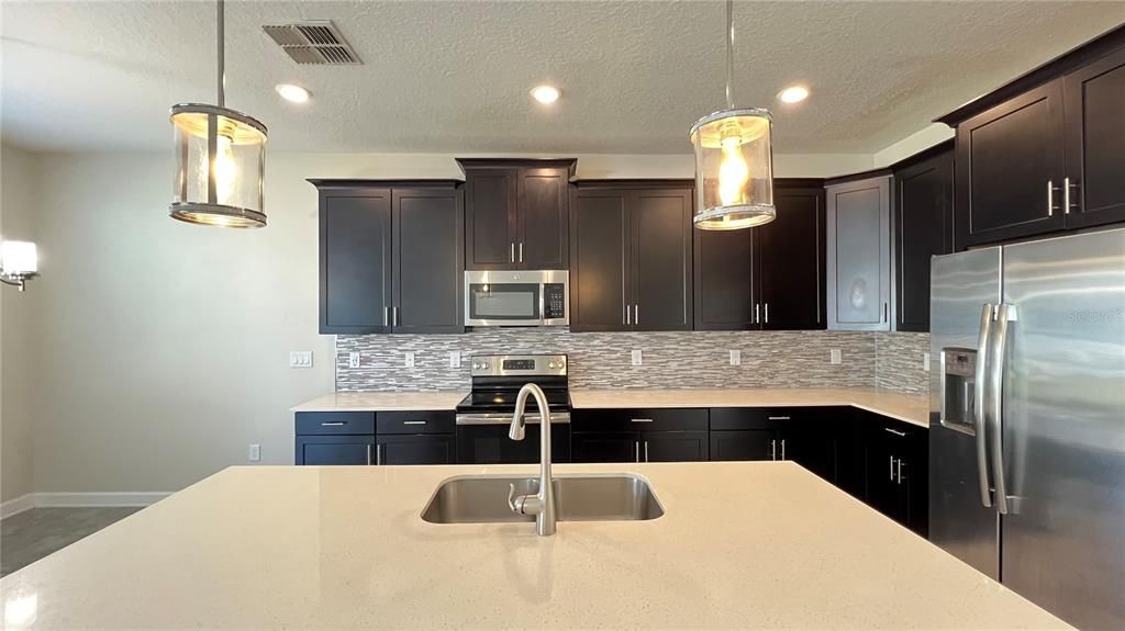 For Rent: $3,100 (4 beds, 3 baths, 2573 Square Feet)