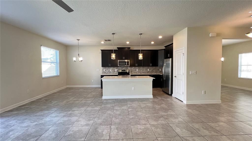 For Rent: $3,100 (4 beds, 3 baths, 2573 Square Feet)