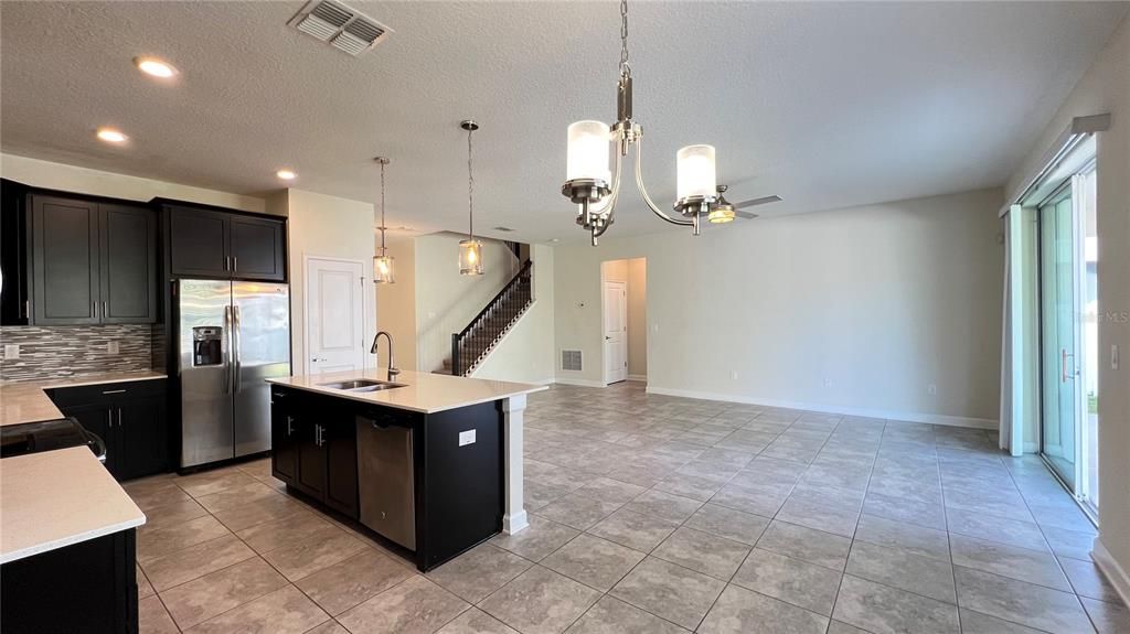 For Rent: $3,100 (4 beds, 3 baths, 2573 Square Feet)