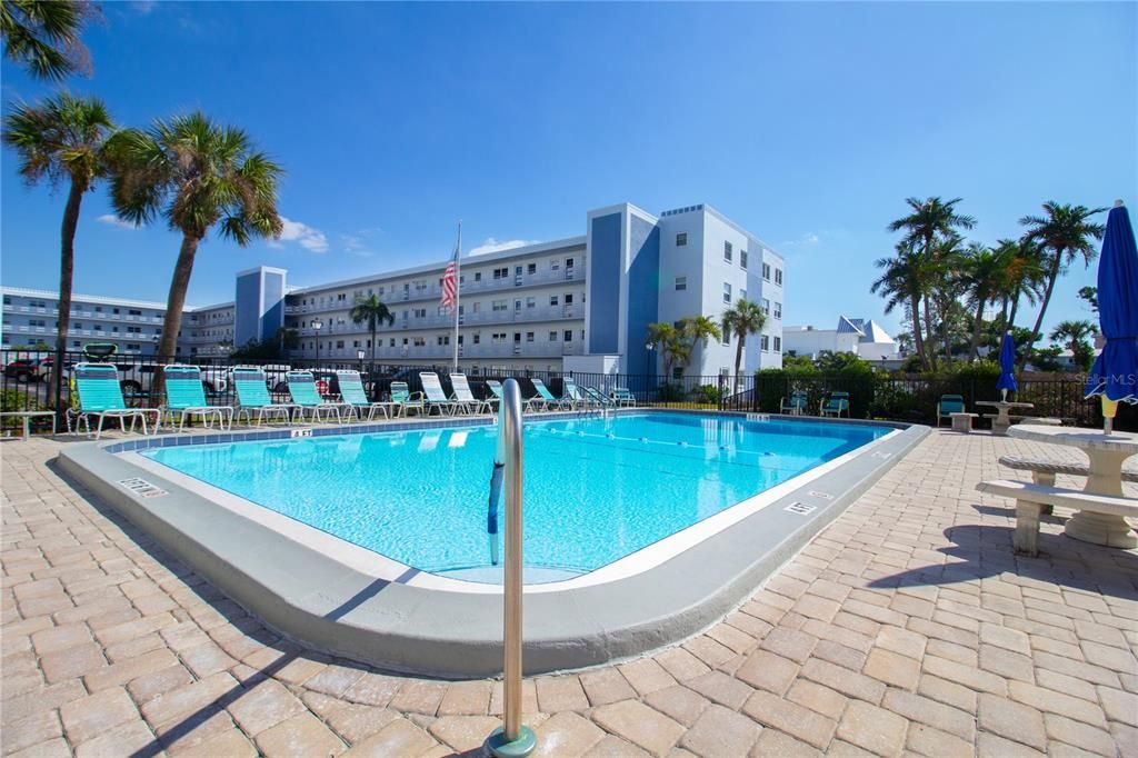 For Sale: $335,000 (2 beds, 2 baths, 1350 Square Feet)