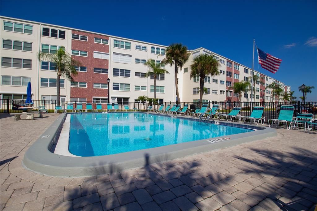 For Sale: $335,000 (2 beds, 2 baths, 1350 Square Feet)