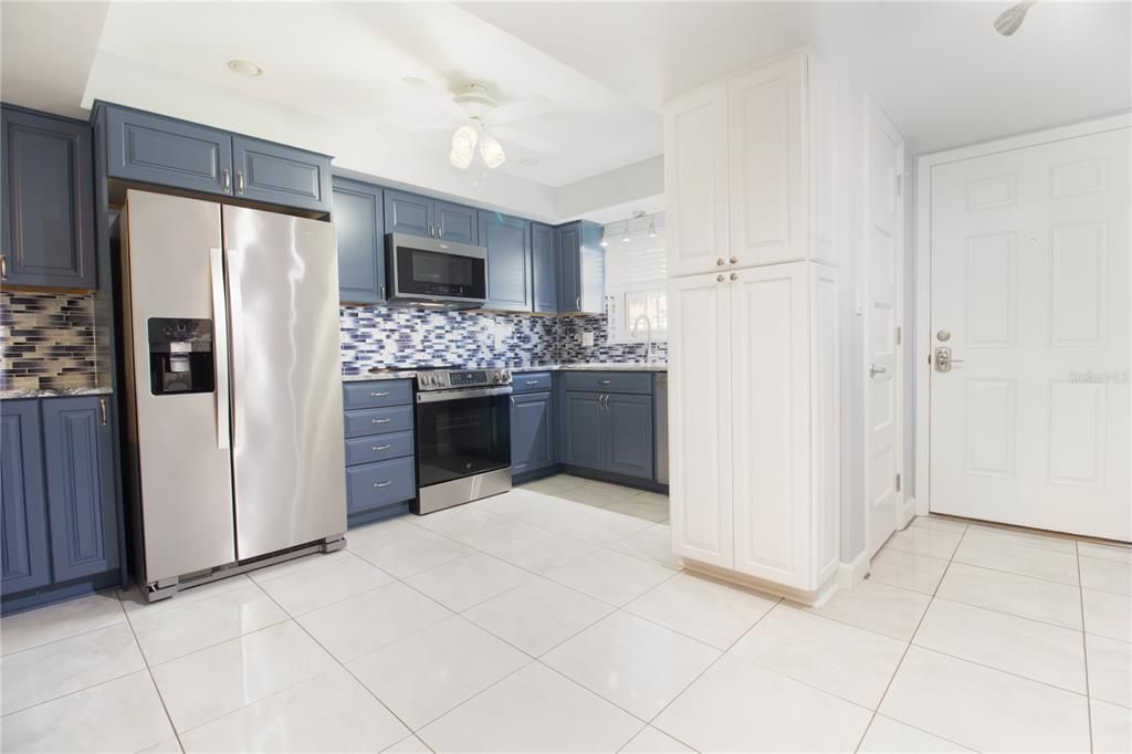 For Sale: $335,000 (2 beds, 2 baths, 1350 Square Feet)