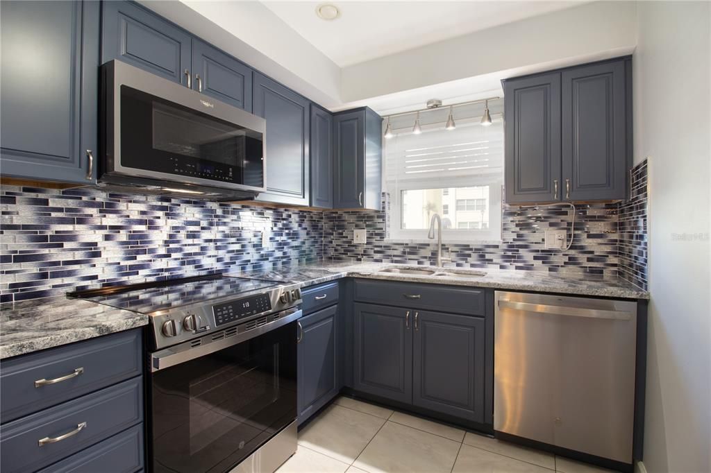 For Sale: $335,000 (2 beds, 2 baths, 1350 Square Feet)