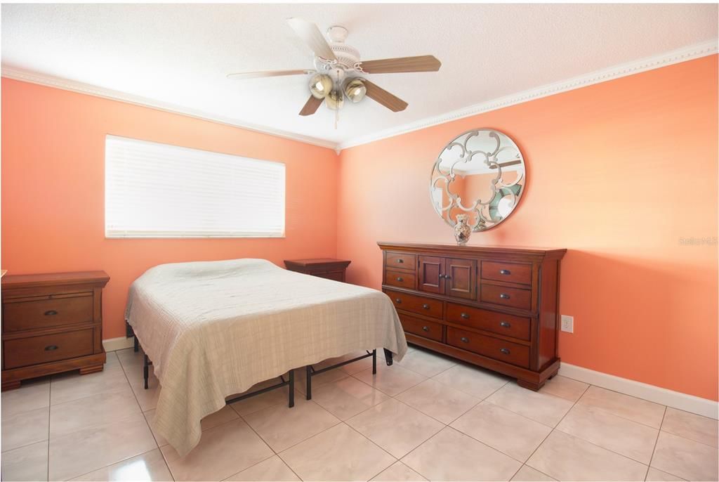 For Sale: $335,000 (2 beds, 2 baths, 1350 Square Feet)