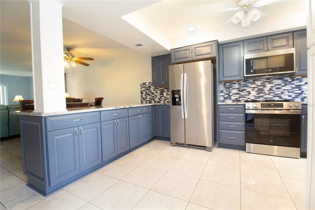 For Sale: $335,000 (2 beds, 2 baths, 1350 Square Feet)