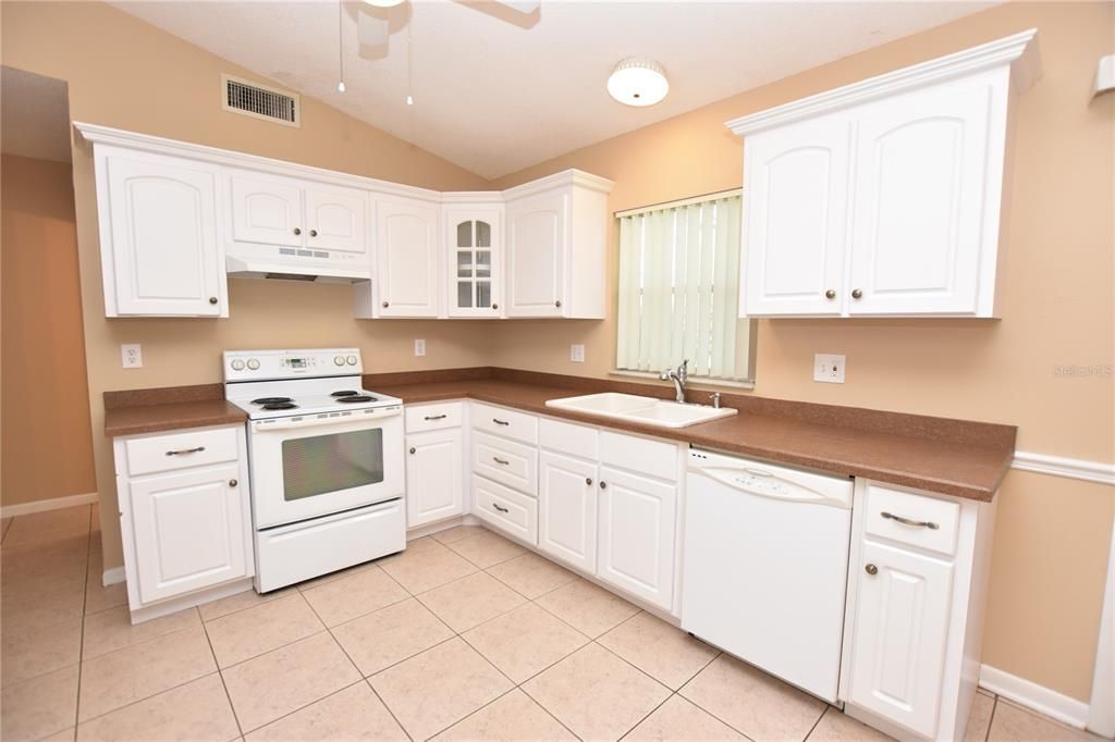 В аренду: $1,460 (2 спален, 1 ванн, 973 Квадратных фут)