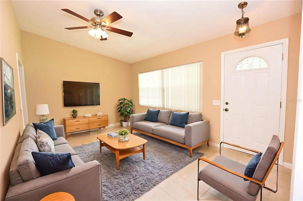 В аренду: $1,460 (2 спален, 1 ванн, 973 Квадратных фут)