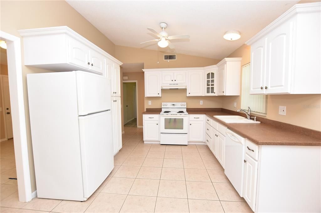 В аренду: $1,460 (2 спален, 1 ванн, 973 Квадратных фут)