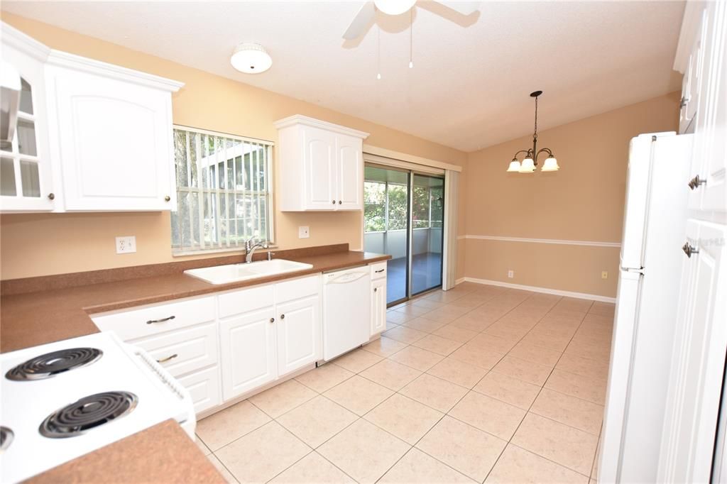 В аренду: $1,460 (2 спален, 1 ванн, 973 Квадратных фут)