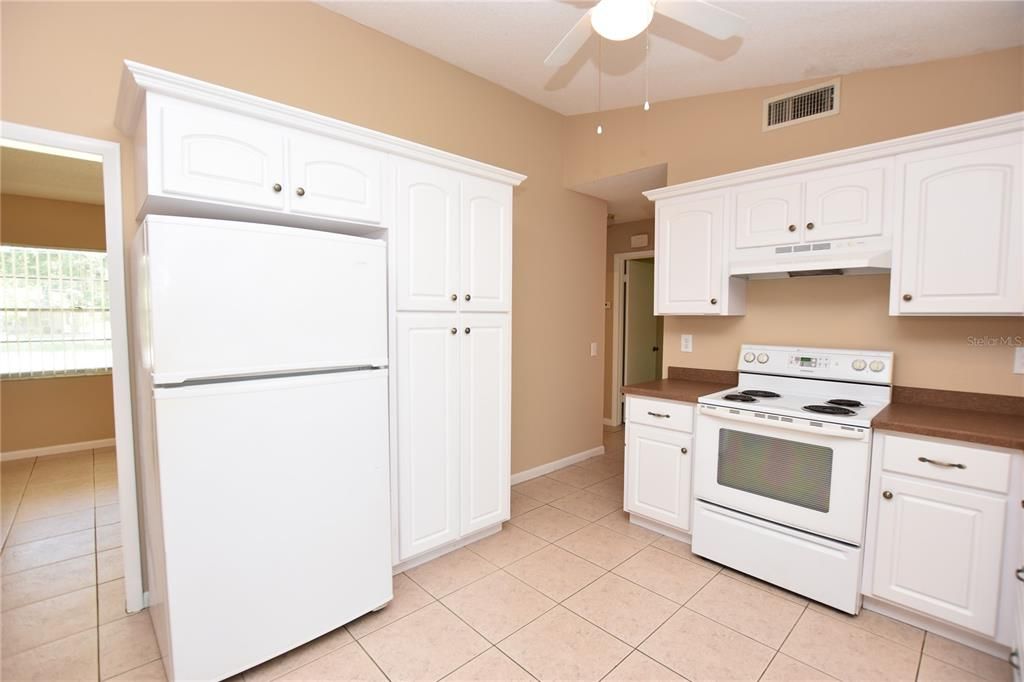 В аренду: $1,460 (2 спален, 1 ванн, 973 Квадратных фут)