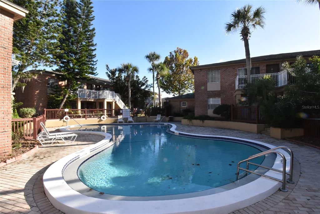 待售: $122,000 (1 贝兹, 1 浴室, 759 平方英尺)