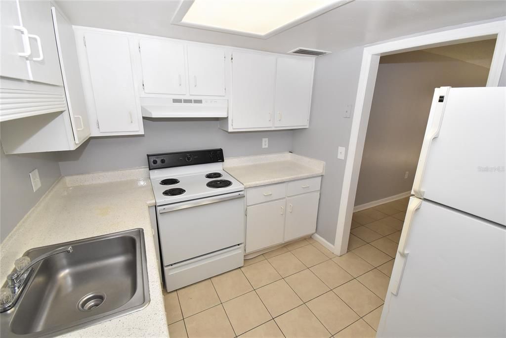 待售: $122,000 (1 贝兹, 1 浴室, 759 平方英尺)