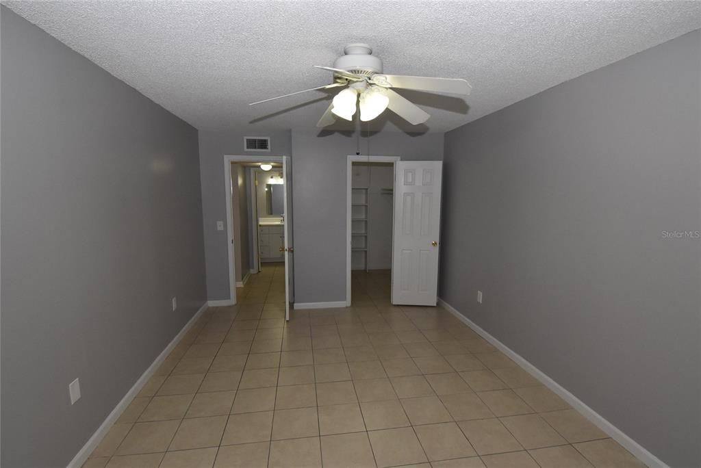 待售: $122,000 (1 贝兹, 1 浴室, 759 平方英尺)