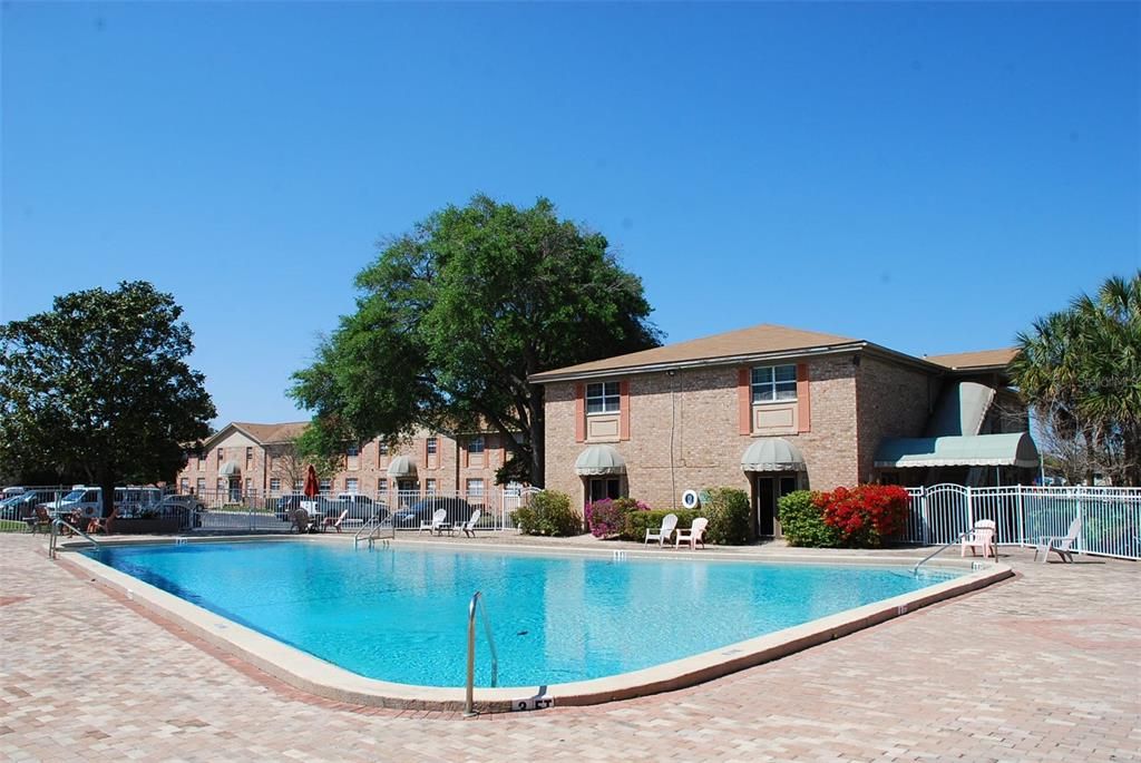 待售: $122,000 (1 贝兹, 1 浴室, 759 平方英尺)