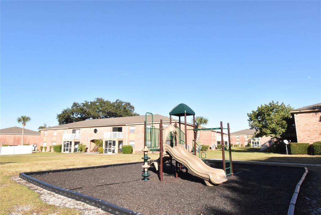 待售: $122,000 (1 贝兹, 1 浴室, 759 平方英尺)