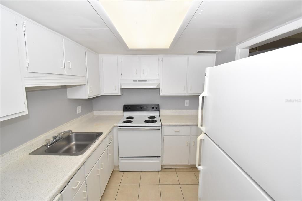 待售: $122,000 (1 贝兹, 1 浴室, 759 平方英尺)