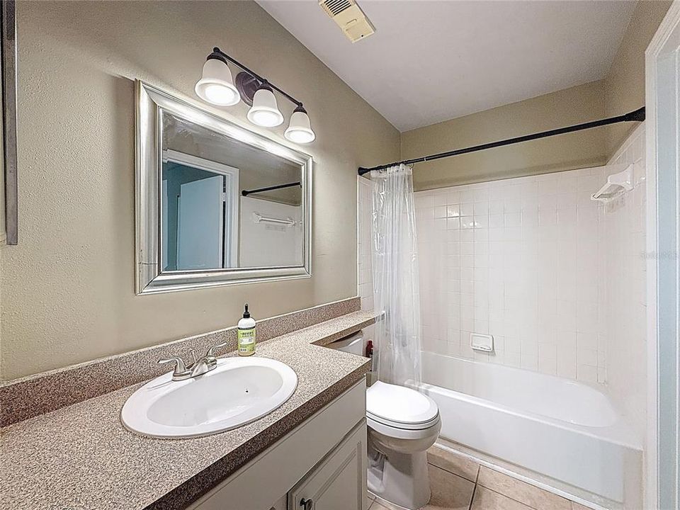 待售: $235,000 (3 贝兹, 2 浴室, 1260 平方英尺)