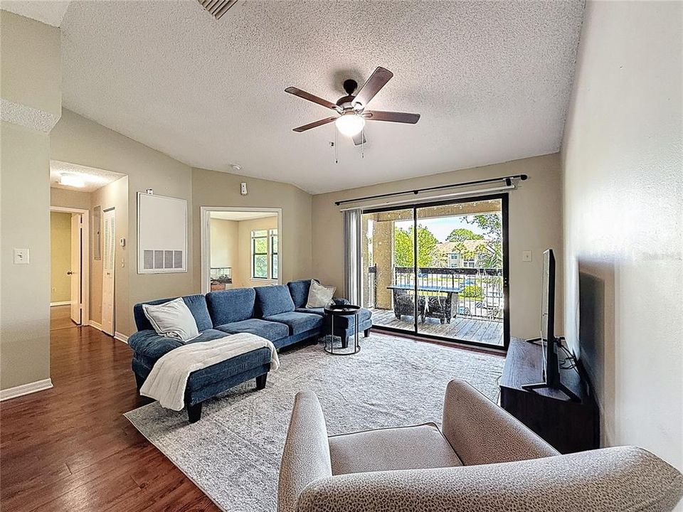 待售: $235,000 (3 贝兹, 2 浴室, 1260 平方英尺)