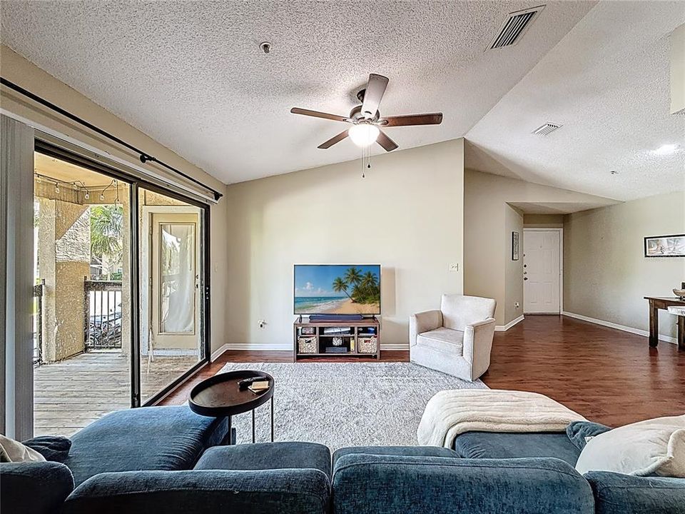 待售: $235,000 (3 贝兹, 2 浴室, 1260 平方英尺)