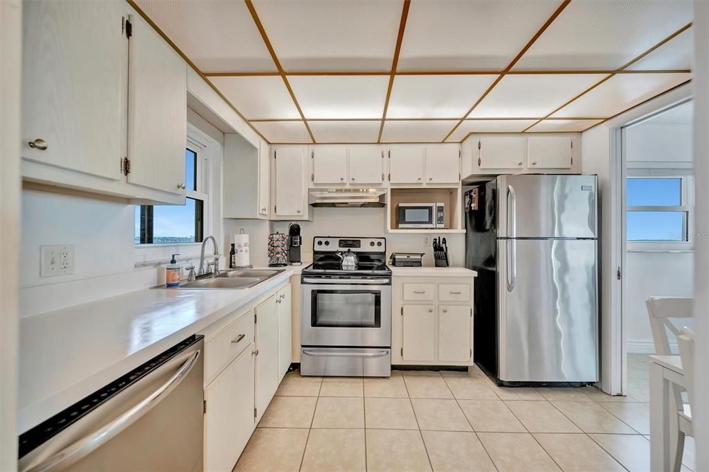 For Rent: $6,000 (2 beds, 2 baths, 1094 Square Feet)