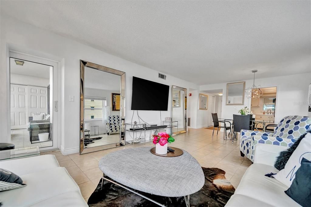 For Rent: $6,000 (2 beds, 2 baths, 1094 Square Feet)