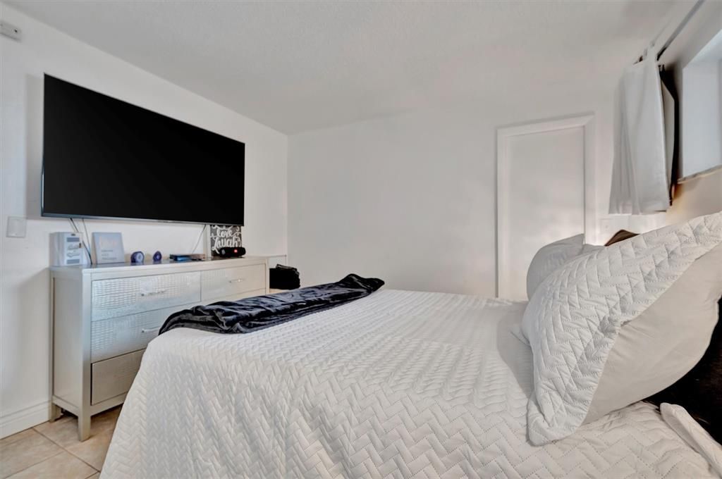 For Rent: $6,000 (2 beds, 2 baths, 1094 Square Feet)