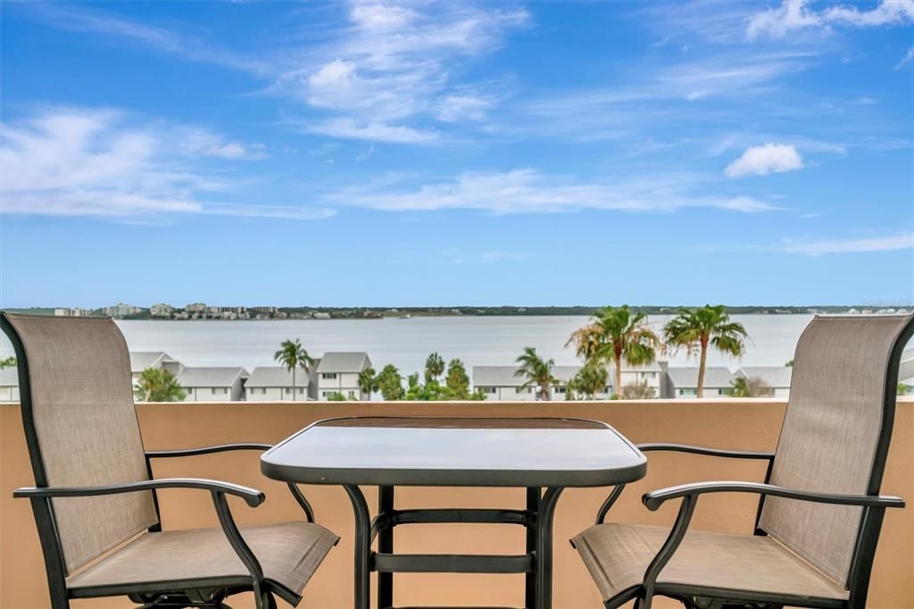 For Rent: $6,000 (2 beds, 2 baths, 1094 Square Feet)